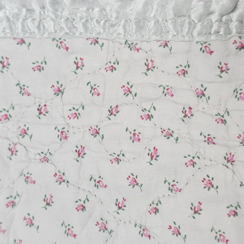 VTG Floral Quilted‎ Pink Rosebud Print Satin Ruffle Trim Blanket Baby Lovey READ